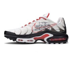 NIKE White, Red, and Black Air Max Plus ‘Script Swoosh’ Sneakers size 6Y/8W
